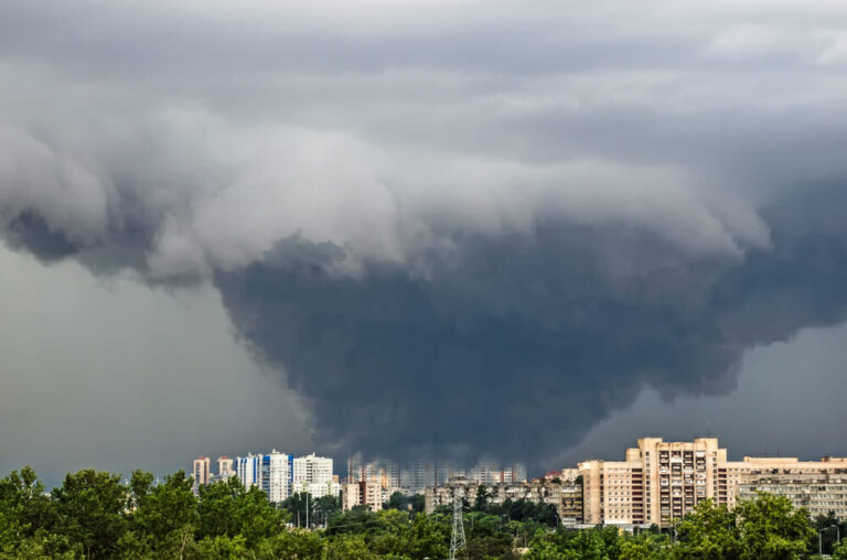Huge,Wide,Powerful,Catastrophic,Tornado,In,A,Densely,Populated,City