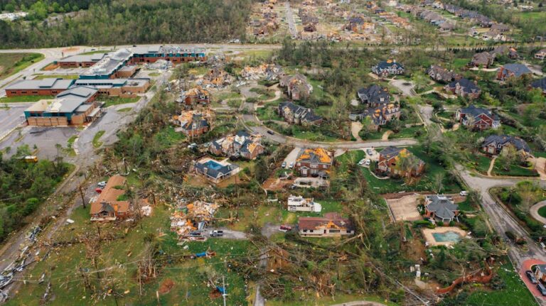 how much damage can a tornado cause
