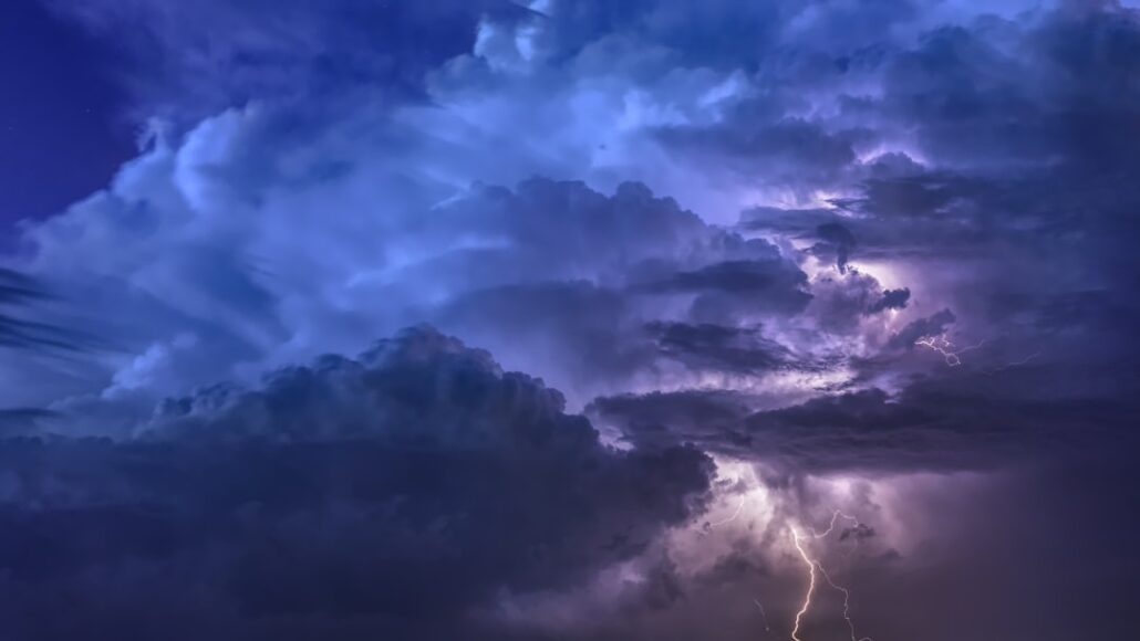 can thunder cause damage